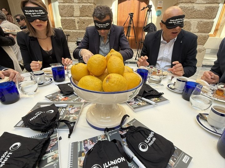 Con-Tacto, un desayuno a ciegas